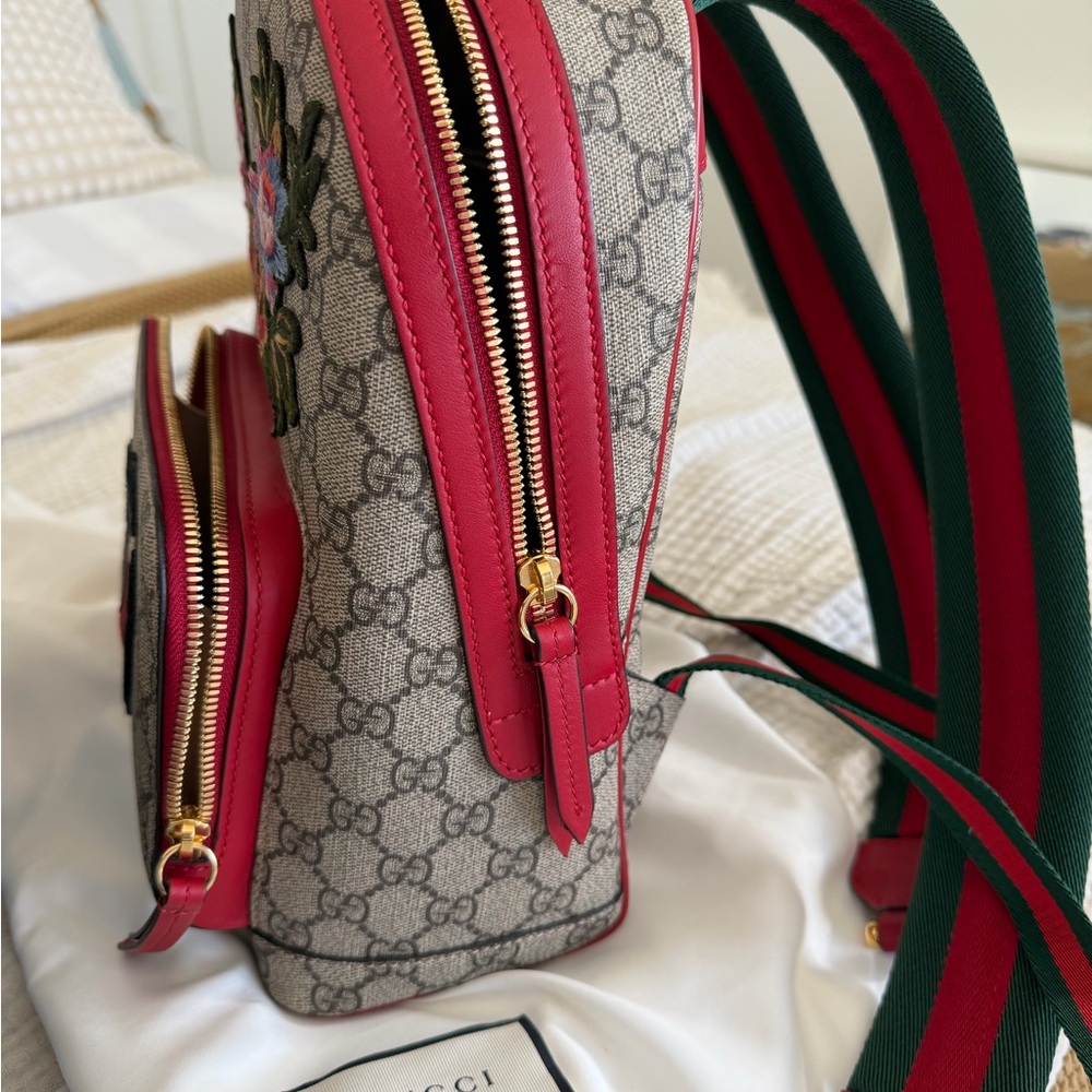 An authentic limited edition Gucci Backpack w/match wallet never used preowned - Picture 4 of 15